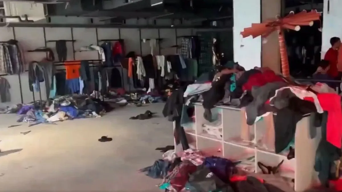 karachi-shocker-dream-bazaar-mall-ransacked-by-locals-on-inauguration-day-heres-what-happened-watch